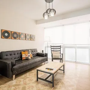 https://malagasuite-showroom-apartmentsmercedcenter.es-andalucia.com
